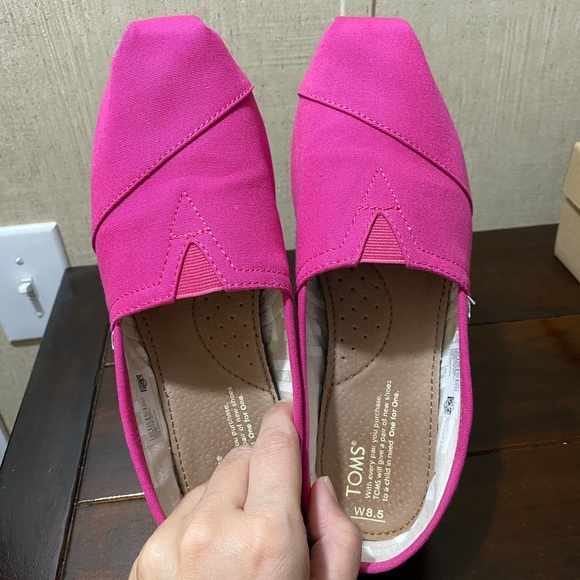 Tom’s size 8.5 only worn a few times - Picture 2 of 5
